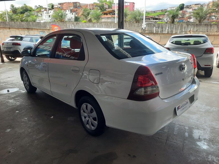 Toyota Etios XS SD 15/16 1.5 Flex Manual Toyota Etios XS SD 15/16 1.5 Flex Manual