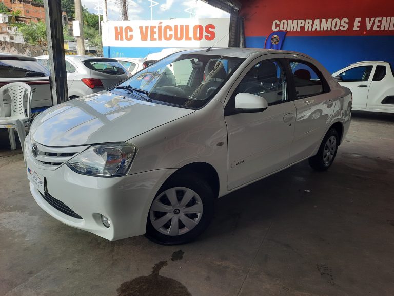 Toyota Etios XS SD 15/16 1.5 Flex Manual Toyota Etios XS SD 15/16 1.5 Flex Manual