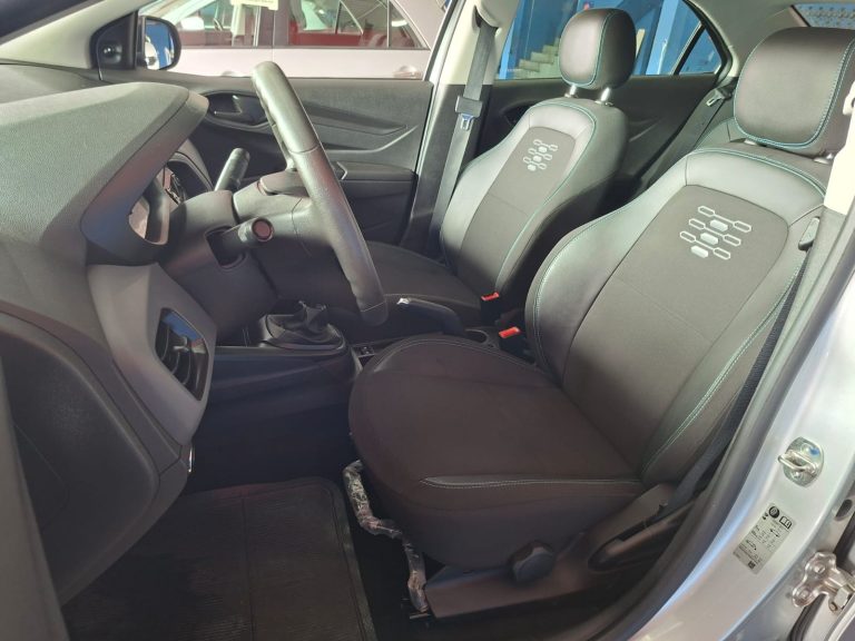 Chevrolet Onix Plus Joy Black 21/21 1.0 Flex Manual