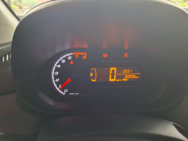 Chevrolet Onix Plus Joy Black 21/21 1.0 Flex Manual