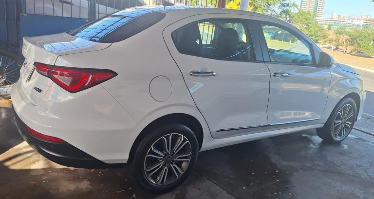 Fiat Cronos Precision 21/21 1.8 Flex Automático