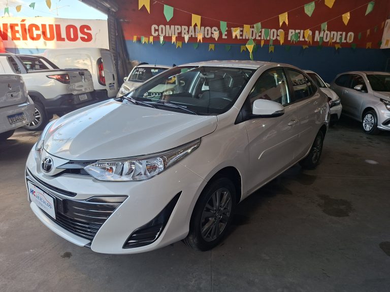 TIYOTA YARIS SEDAN PLUS CVT ANO 2020/21