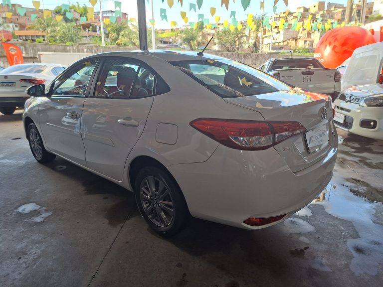 TIYOTA YARIS SEDAN PLUS CVT ANO 2020/21
