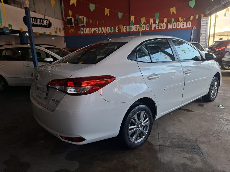 TIYOTA YARIS SEDAN PLUS CVT ANO 2020/21