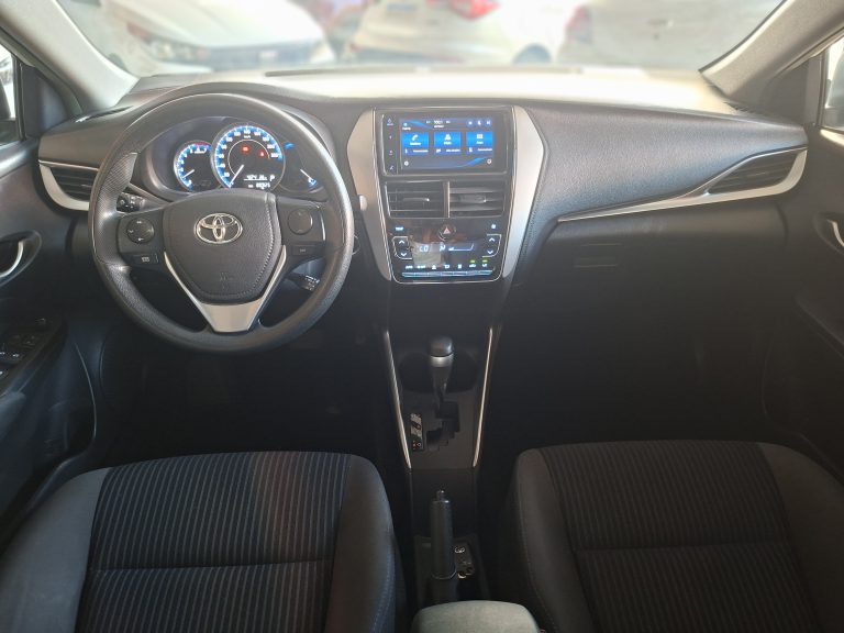 TIYOTA YARIS SEDAN PLUS CVT ANO 2020/21