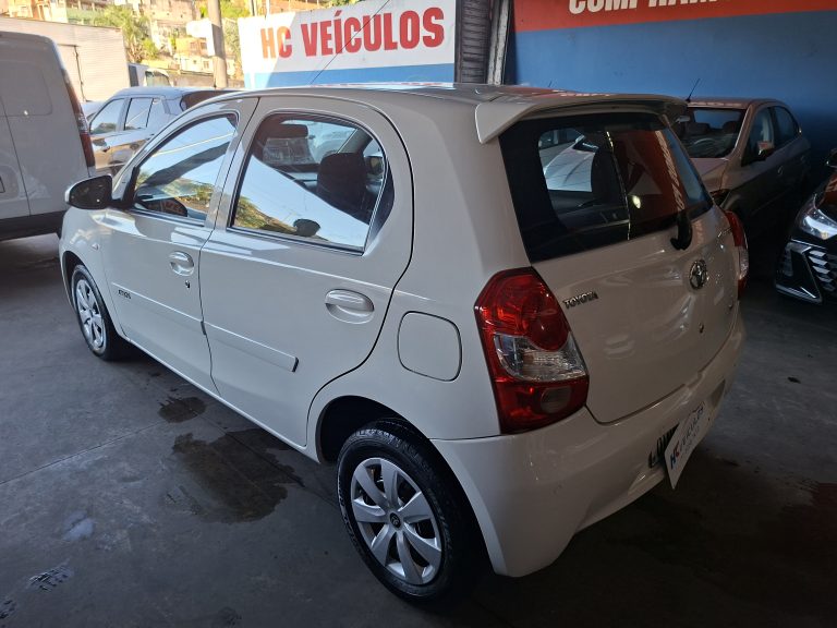 ETIOS HB X ANO 2013/14