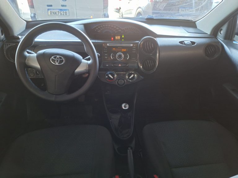 ETIOS HB X ANO 2013/14